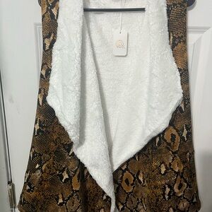 Snakeskin Print Vest with White Lining O/S